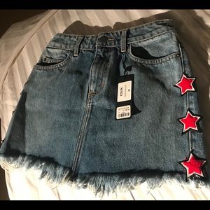 Carmar skirt with red star patches size 25
